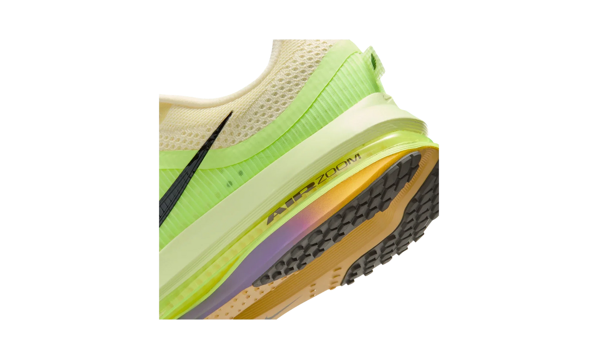 Overkicks - Nike Pegasus Premium Alabaster Volt (HQ2592-701) - detalle