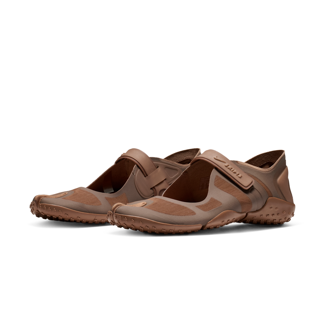 Overkicks - Nike Rift Mesh SKIMS Archaeo Brown (Womens) (IO7694-201) - vista trasera