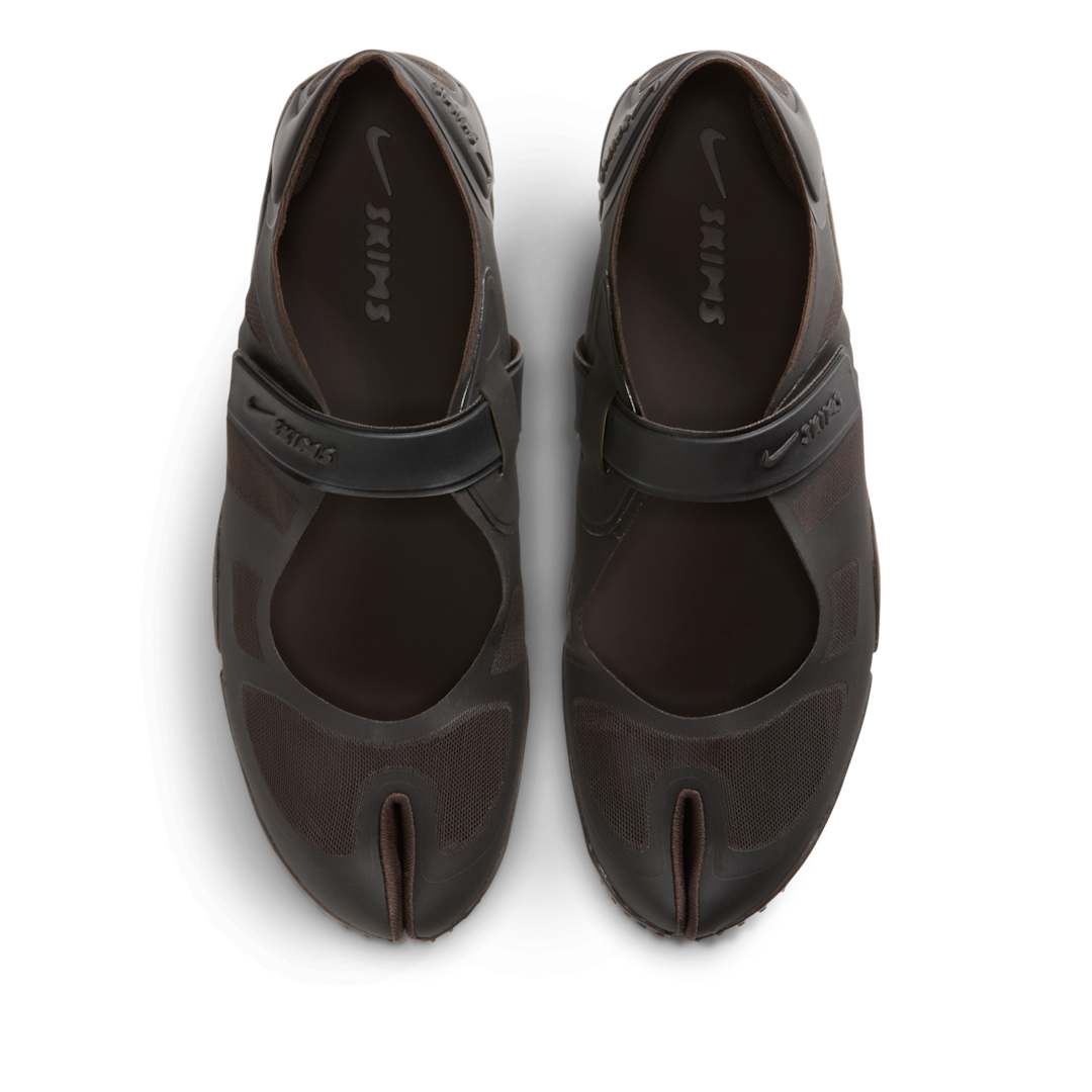 Overkicks - Nike Rift Mesh SKIMS Velvet Brown (Womens) (IO7694-200) - par completo