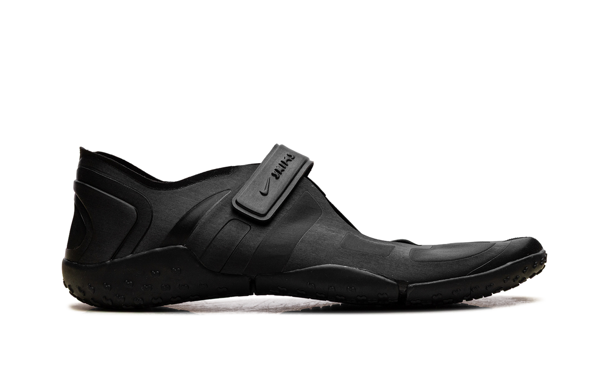 Overkicks - Nike Rift Satin SKIMS Black (Womens) (IQ7158-001) - detalle talon