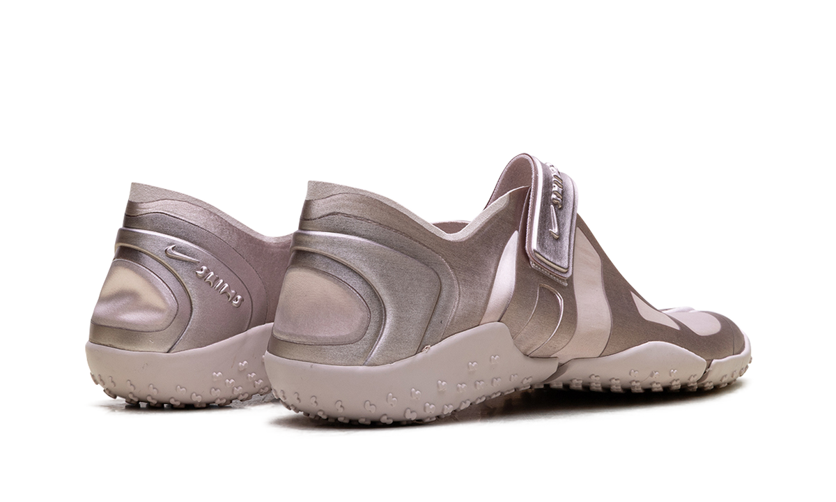 Overkicks - Nike Rift Satin SKIMS Silt Red (Womens) (IQ7158-600) - par completo