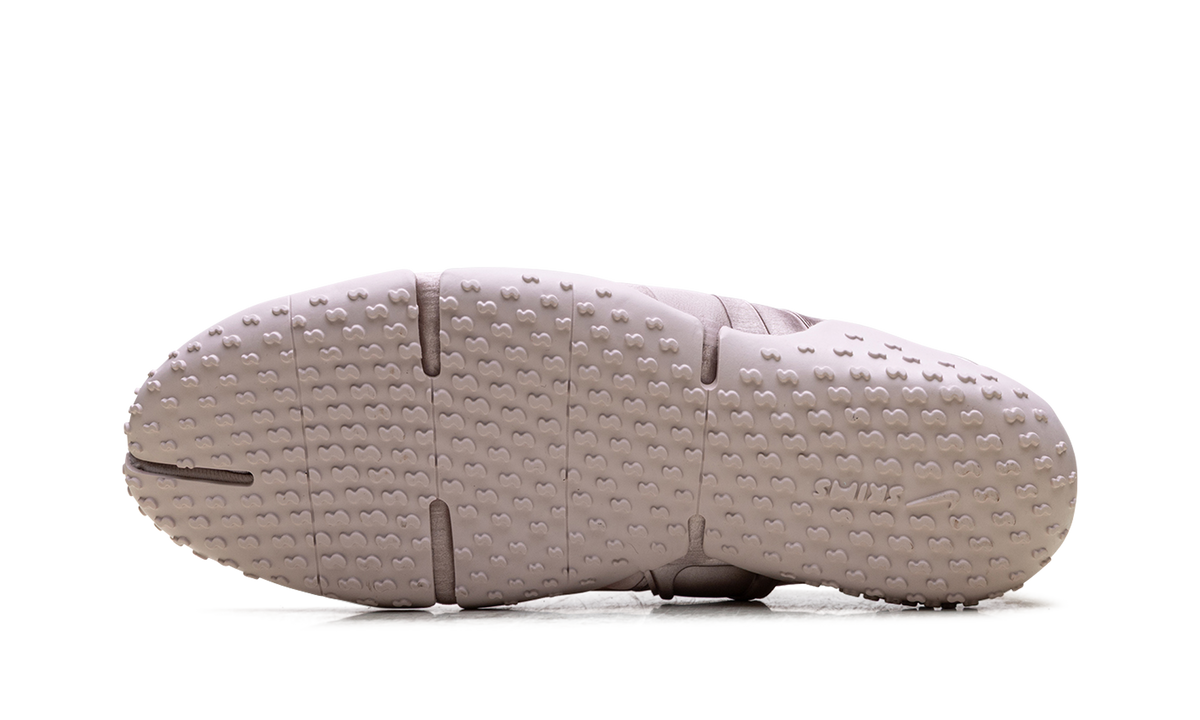 Overkicks - Nike Rift Satin SKIMS Silt Red (Womens) (IQ7158-600) - vista superior