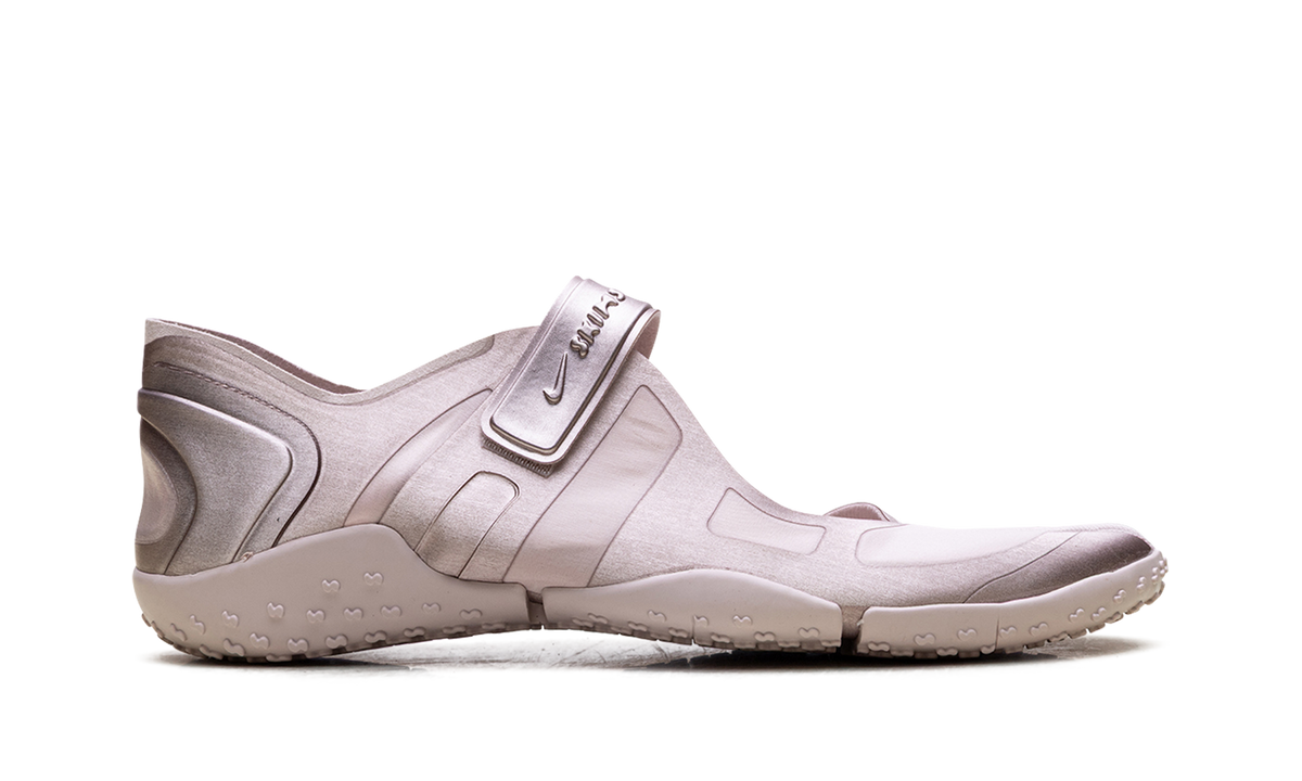 Overkicks - Nike Rift Satin SKIMS Silt Red (Womens) (IQ7158-600) - detalle talon