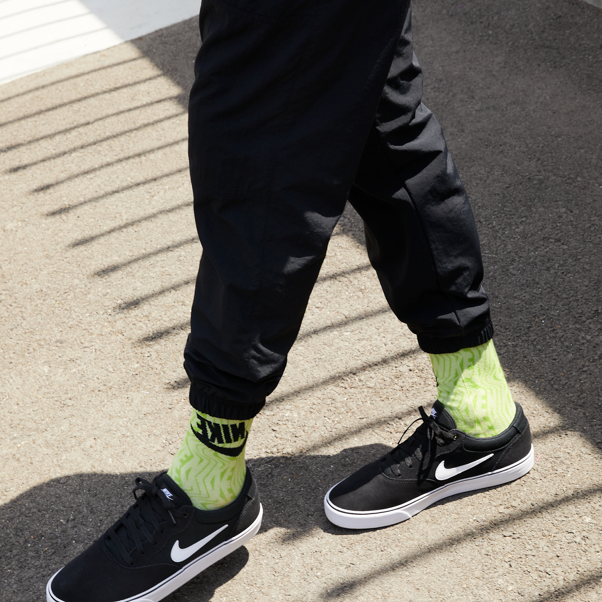 Overkicks - Nike SB Chron 2 Black (DM3493-001) - par completo