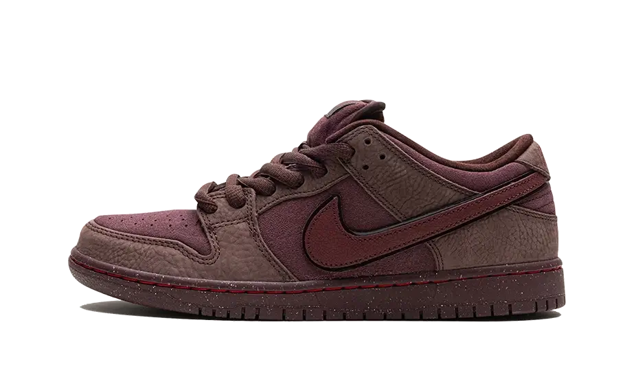 Overkicks - Nike SB Dunk Low City of Love Burgundy Crush (FN0619-600) - vista lateral