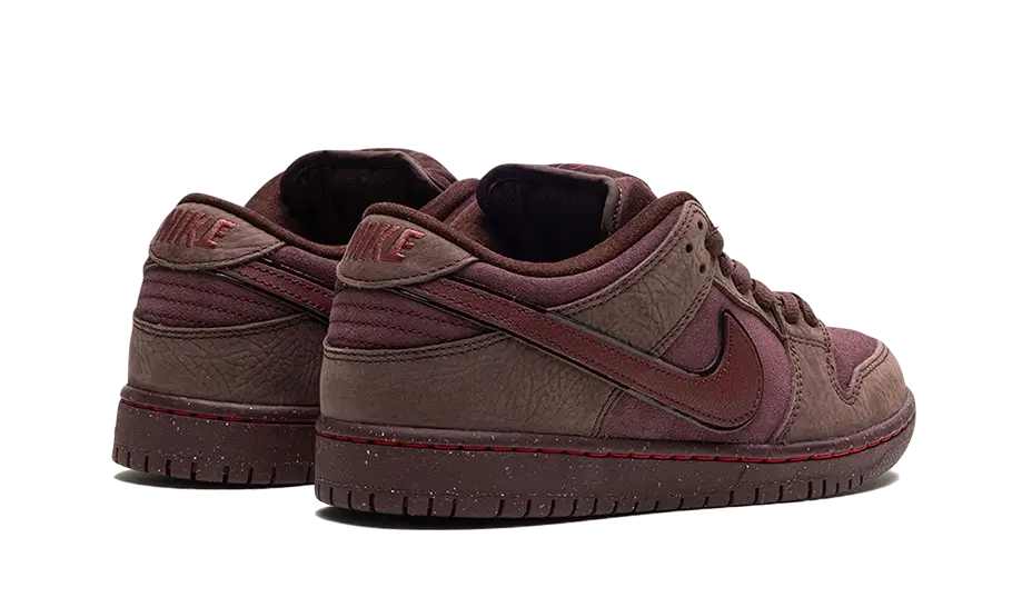 Overkicks - Nike SB Dunk Low City of Love Burgundy Crush (FN0619-600) - par completo
