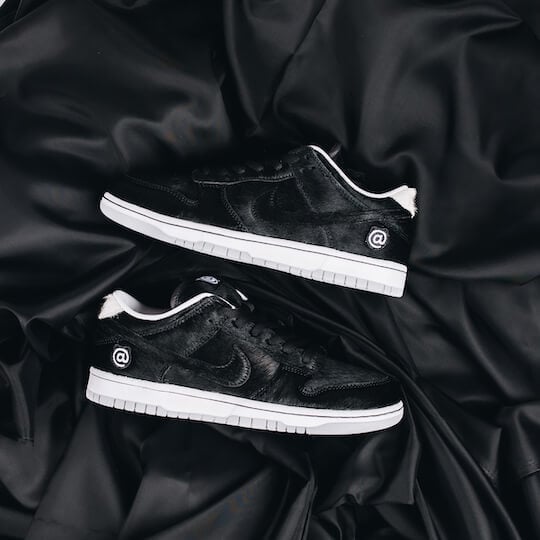 Overkicks - Nike SB Dunk Low Medicom Toy (2020) (CZ5127-001) - detalle talón