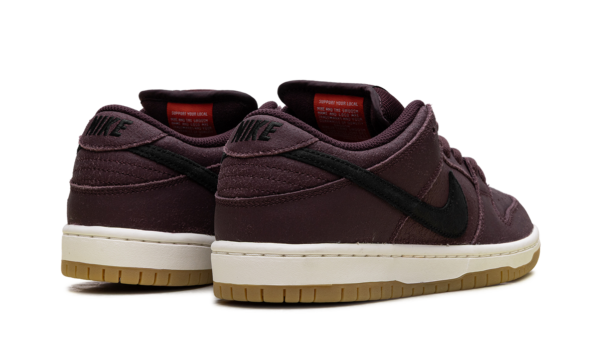 Overkicks - Nike SB Dunk Low Pro Burgundy Crush (IO2304-600) - par completo