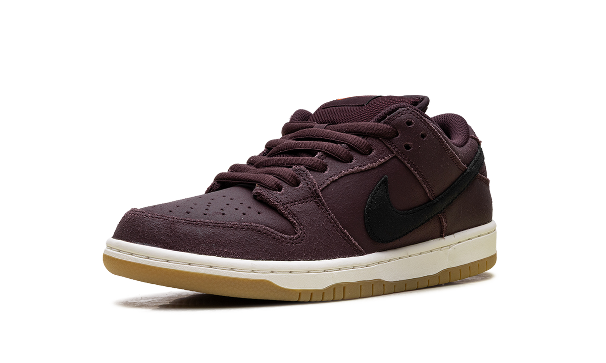 Overkicks - Nike SB Dunk Low Pro Burgundy Crush (IO2304-600) - detalle suela