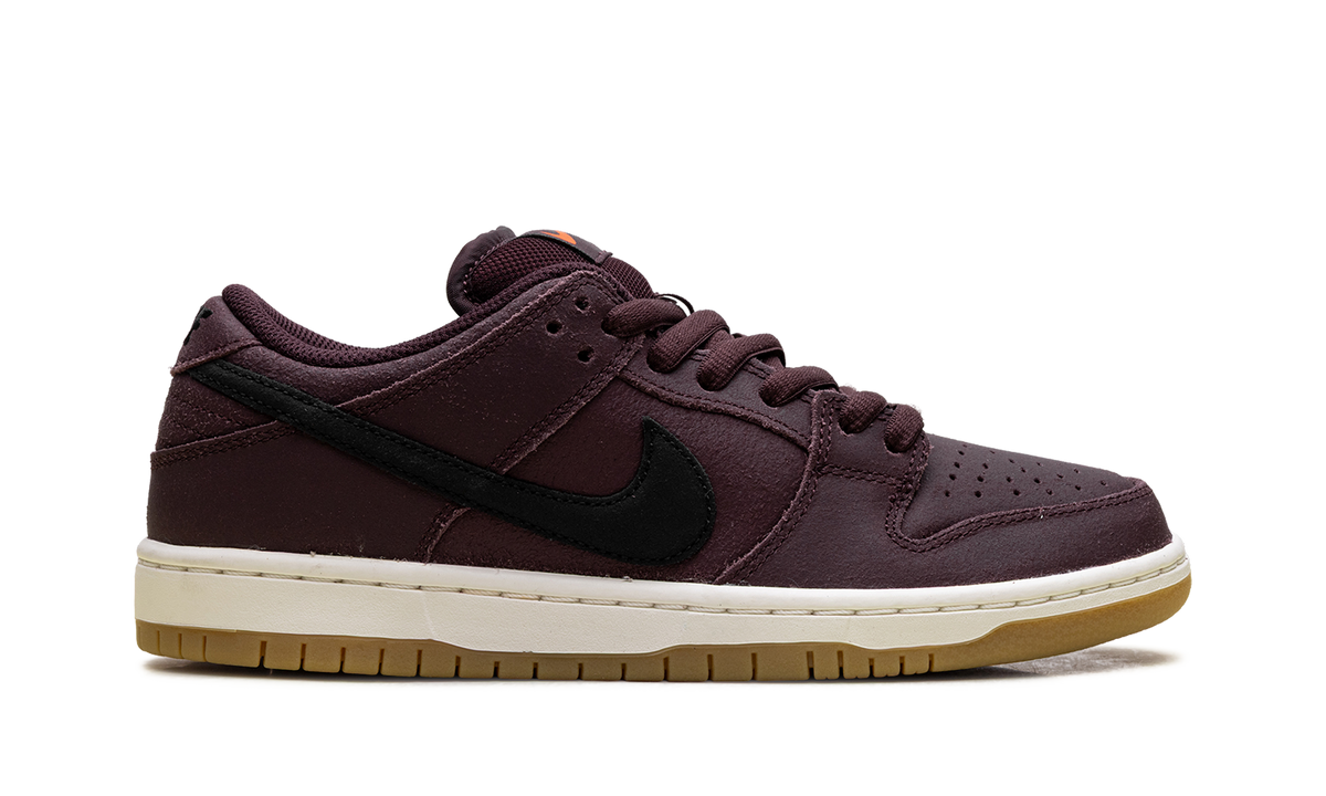 Overkicks - Nike SB Dunk Low Pro Burgundy Crush (IO2304-600) - detalle talón