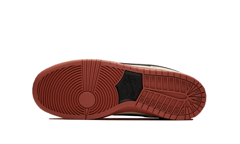 Overkicks - Nike SB Dunk Low Pro Hennessy (BQ6817-100) - par completo