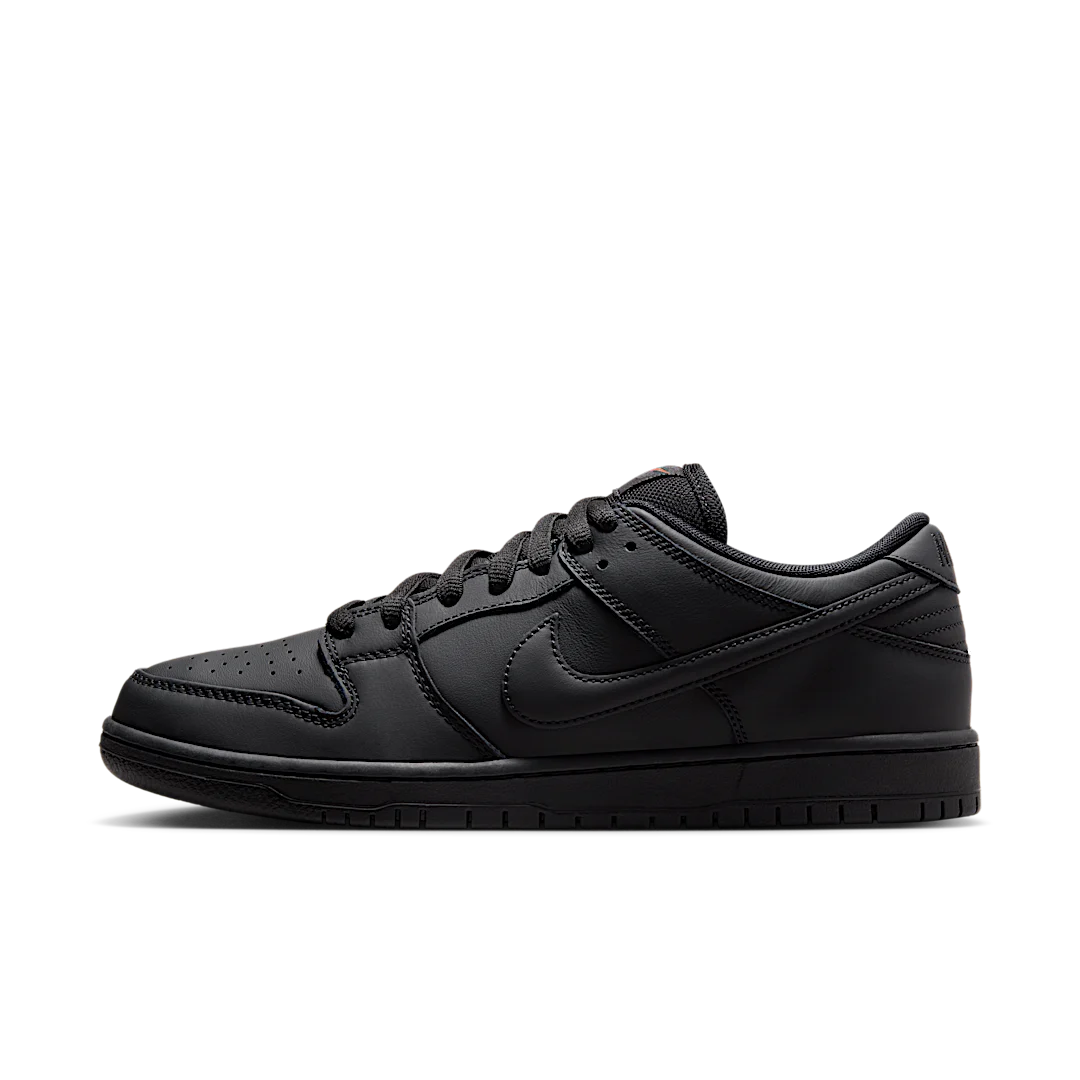 Overkicks - Nike SB Dunk Low Pro Triple Black (FJ1674-001) - vista lateral