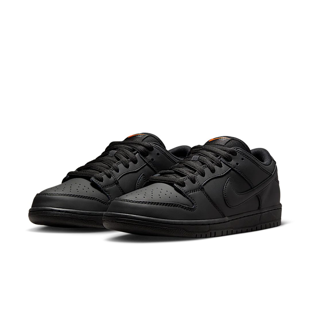 Overkicks - Nike SB Dunk Low Pro Triple Black (FJ1674-001) - vista trasera