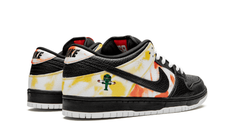 Overkicks - Nike SB Dunk Low Raygun Tie-Dye Black (BQ6832-001) - par completo