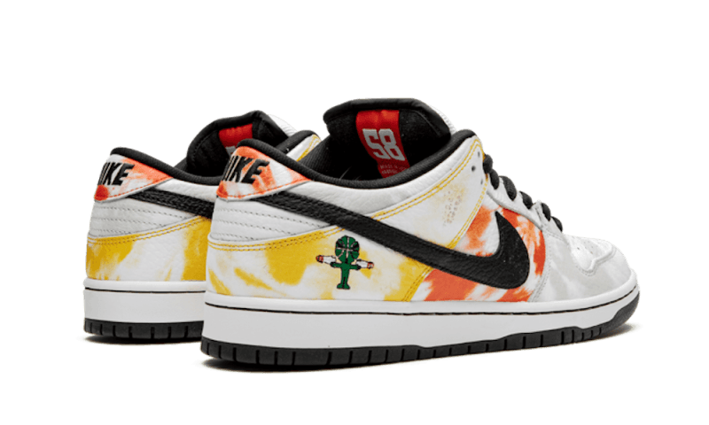 Overkicks - Nike SB Dunk Low Raygun Tie-Dye White (BQ6832-101) - par completo