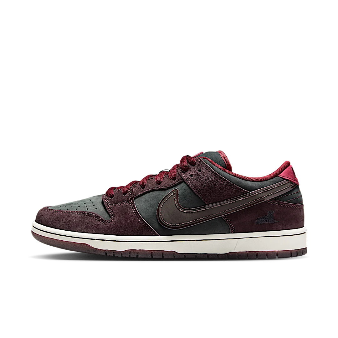 Overkicks - Nike SB Dunk Low Riot Skateshop (FZ1289-200) - vista lateral