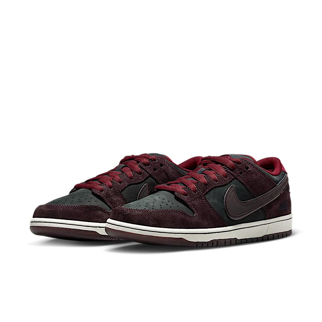 Overkicks - Nike SB Dunk Low Riot Skateshop (FZ1289-200) - vista trasera