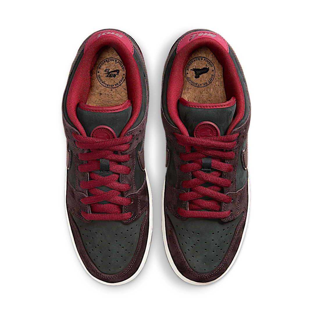 Overkicks - Nike SB Dunk Low Riot Skateshop (FZ1289-200) - par completo