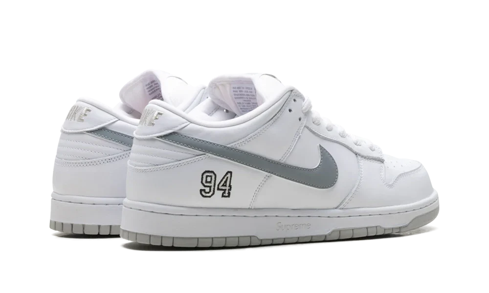 Overkicks - Nike SB Dunk Low Supreme 94 White Metallic Silver (HQ8487-100) - par completo