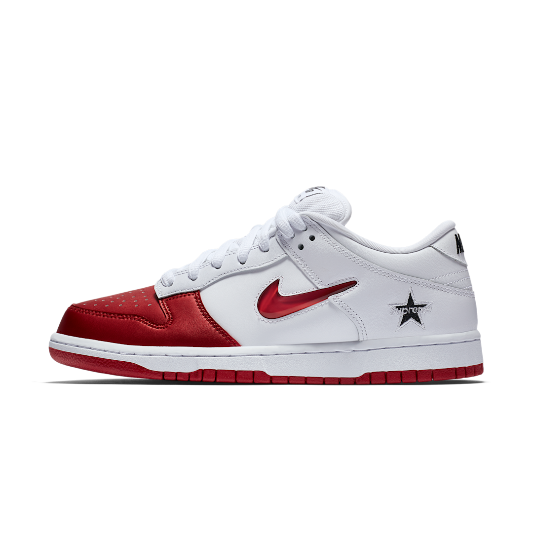 Overkicks - Nike SB Dunk Low Supreme Jewel Swoosh Red (CK3480-600) - vista lateral