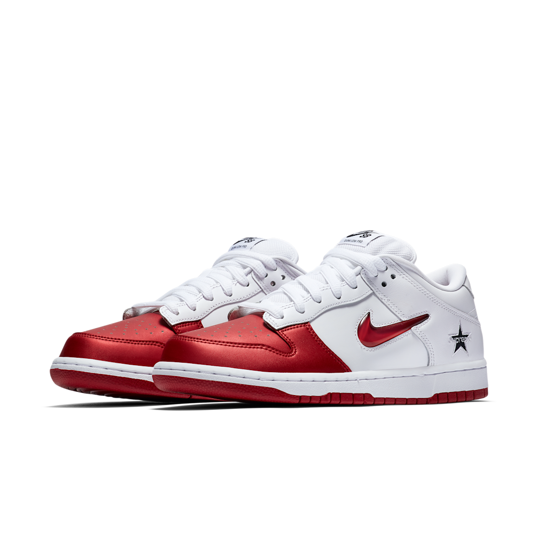 Overkicks - Nike SB Dunk Low Supreme Jewel Swoosh Red (CK3480-600) - vista trasera