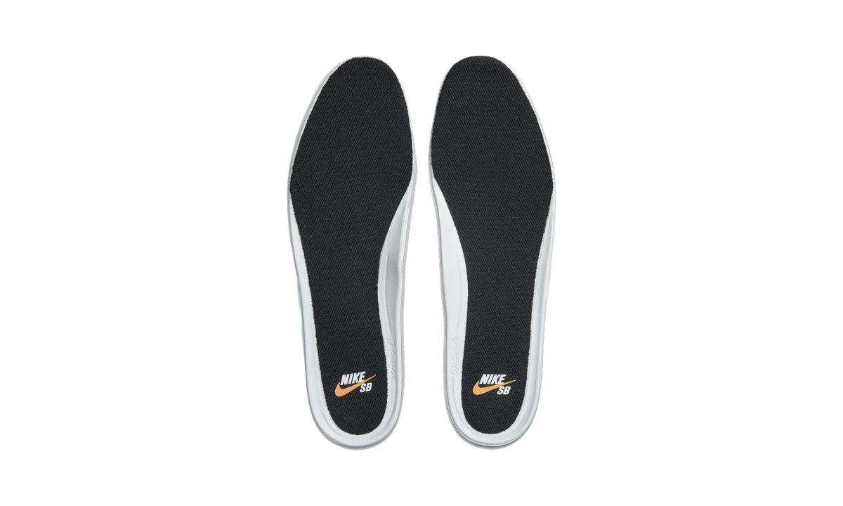 Overkicks - Nike SB FC Classic Black White Vivid Orange (909096-001) - detalle