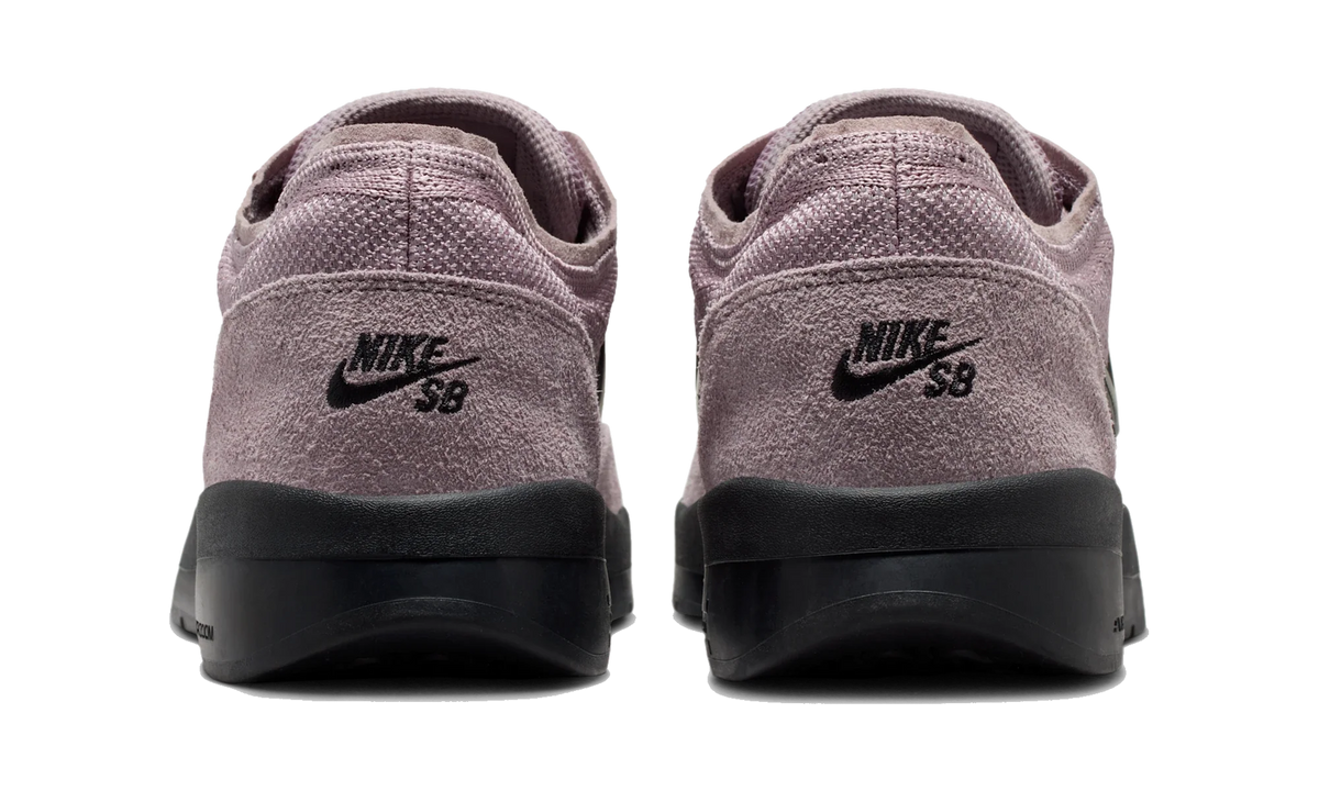 Overkicks - Nike SB PS8 Light Violet Ore Black (FV8493-201) - detalle talon