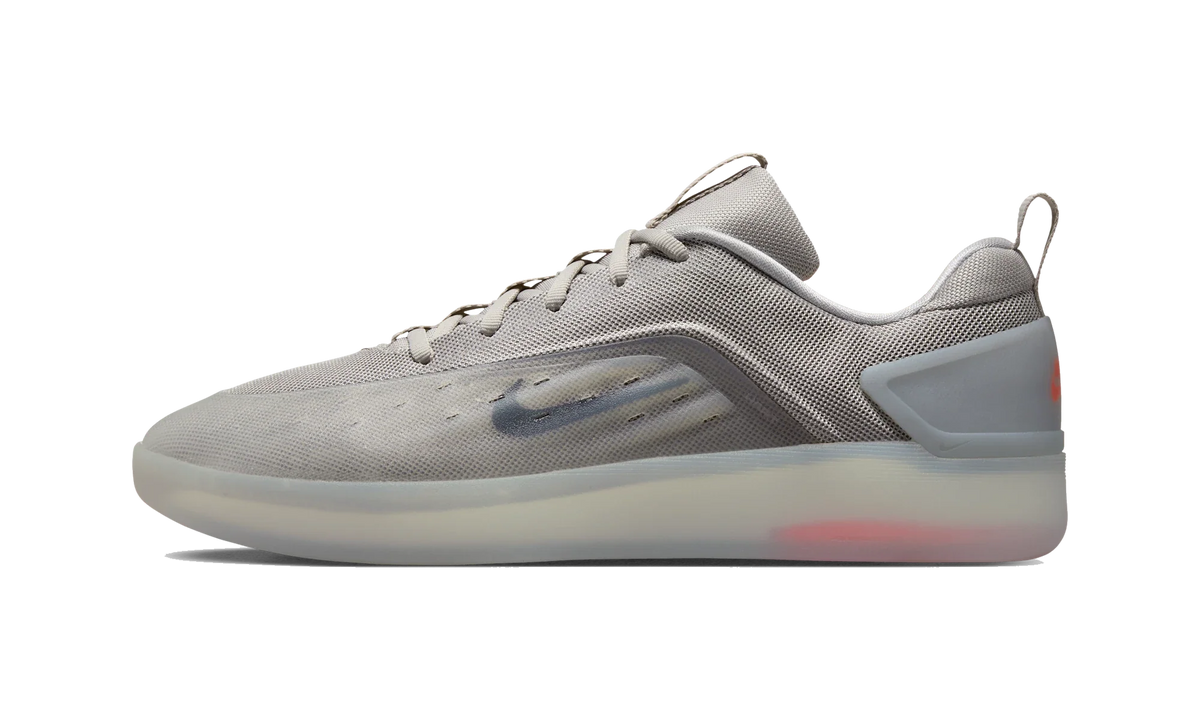 Overkicks - Nike SB Zoom Nyjah 4 College Grey Bright Crimson (FQ1273-001) - vista lateral