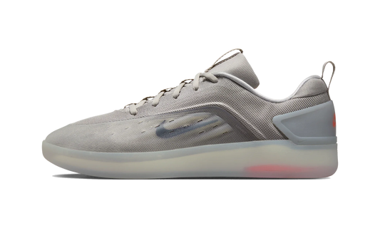 Overkicks - Nike SB Zoom Nyjah 4 College Grey Bright Crimson (FQ1273-001) - vista lateral