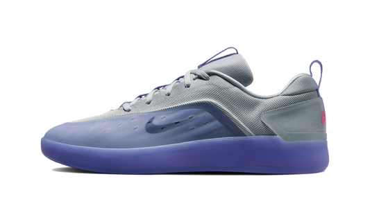 Overkicks - Nike SB Zoom Nyjah 4 Light Thistle Wolf Grey (FQ1273-500) - vista lateral