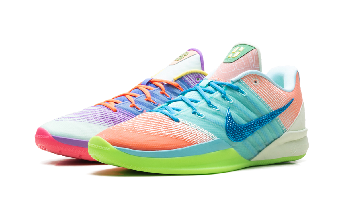 Overkicks - Nike Sabrina 3 What The (Womens) (IO7845-300 / IO7844-300) - vista trasera