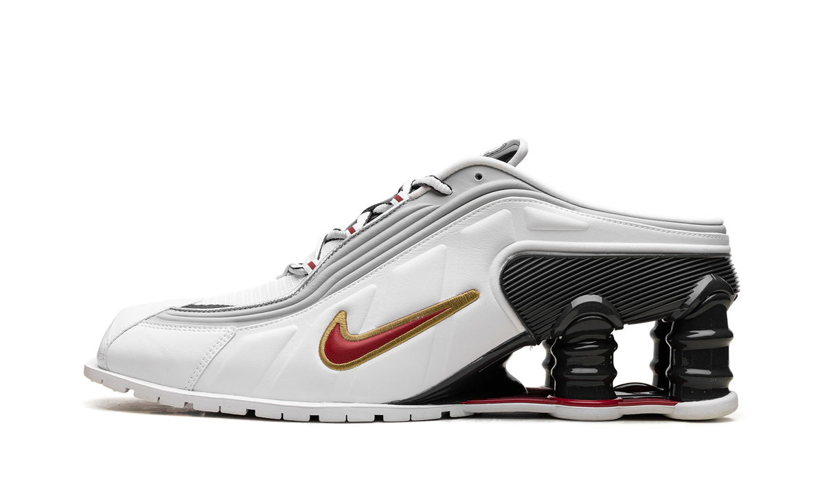 Overkicks - Nike Shox MR4 Mule Martine Rose Metallic Platinum Varsity Red (Womens) (IM5420-100) - vista lateral