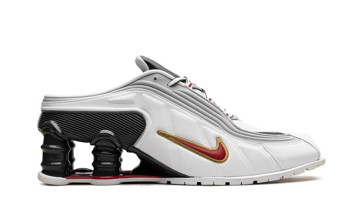 Overkicks - Nike Shox MR4 Mule Martine Rose Metallic Platinum Varsity Red (Womens) (IM5420-100) - detalle talon
