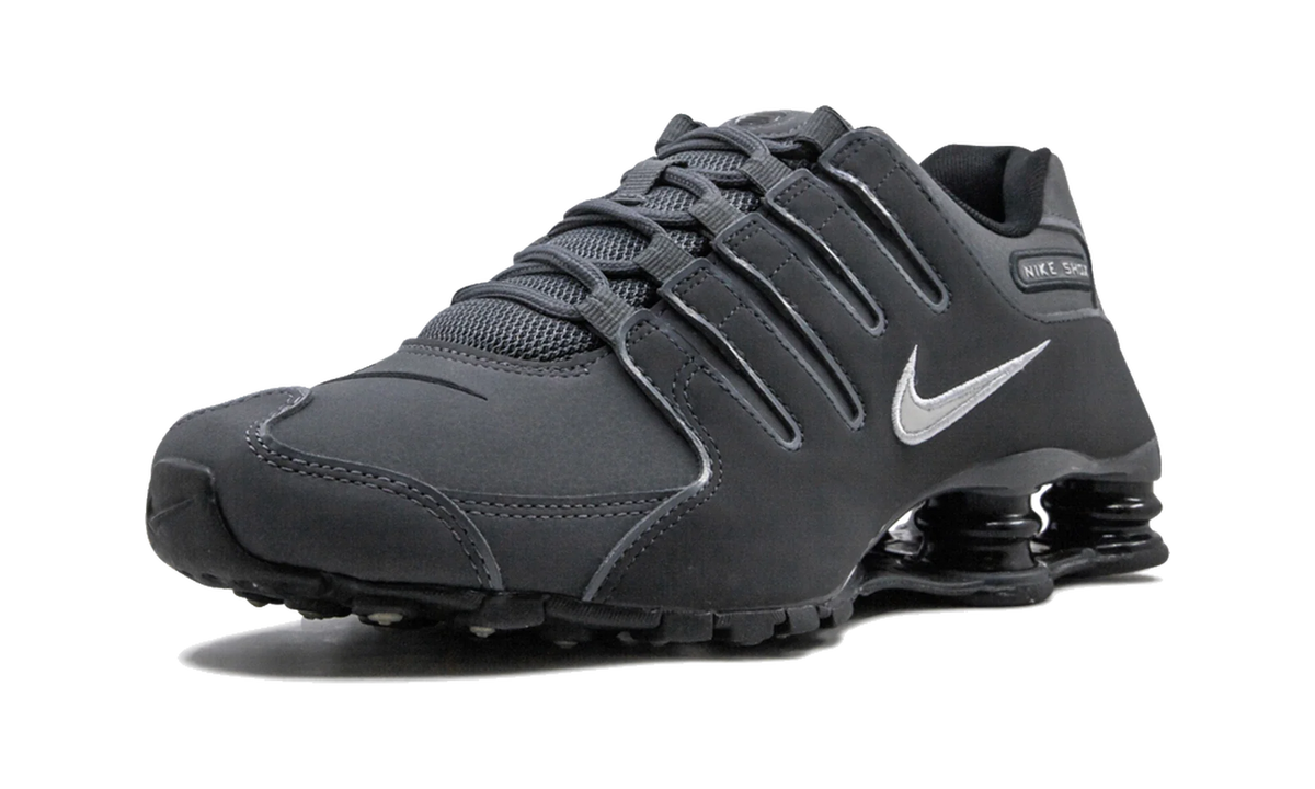 Overkicks - Nike Shox NZ Dark Grey (378341-059) - detalle suela