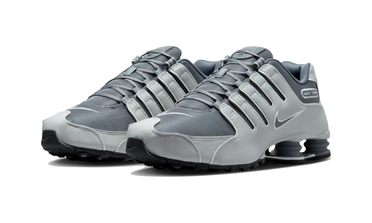 Overkicks - Nike Shox NZ Smoke Grey Fog (IQ8264-001) - vista trasera