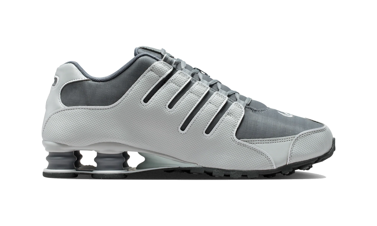 Overkicks - Nike Shox NZ Smoke Grey Fog (IQ8264-001) - detalle suela