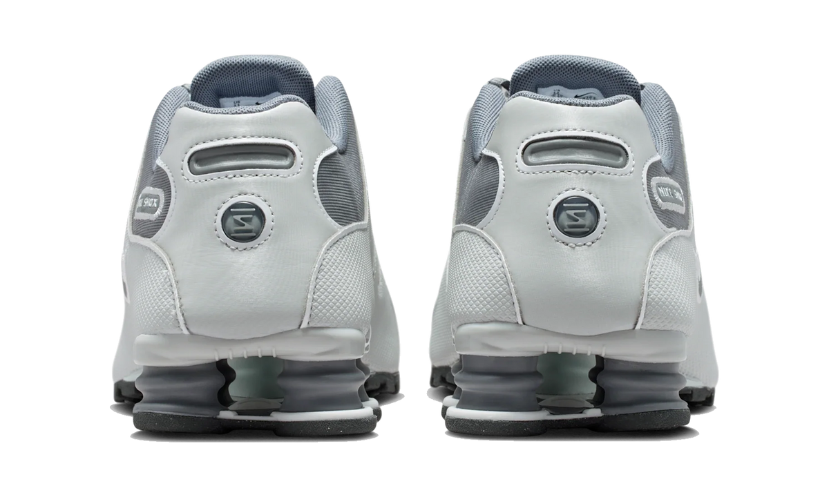 Overkicks - Nike Shox NZ Smoke Grey Fog (IQ8264-001) - detalle talon