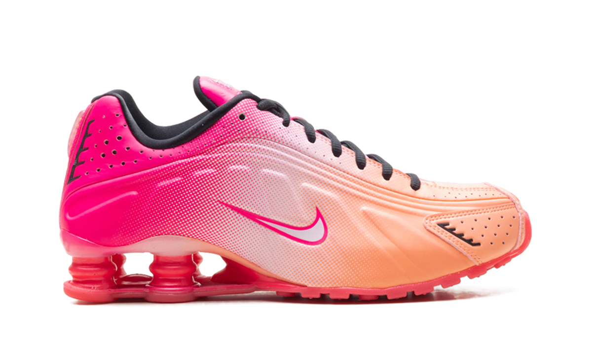 Overkicks - Nike Shox R4 AB Hyper Pink Black (IH2343-600) - detalle talón