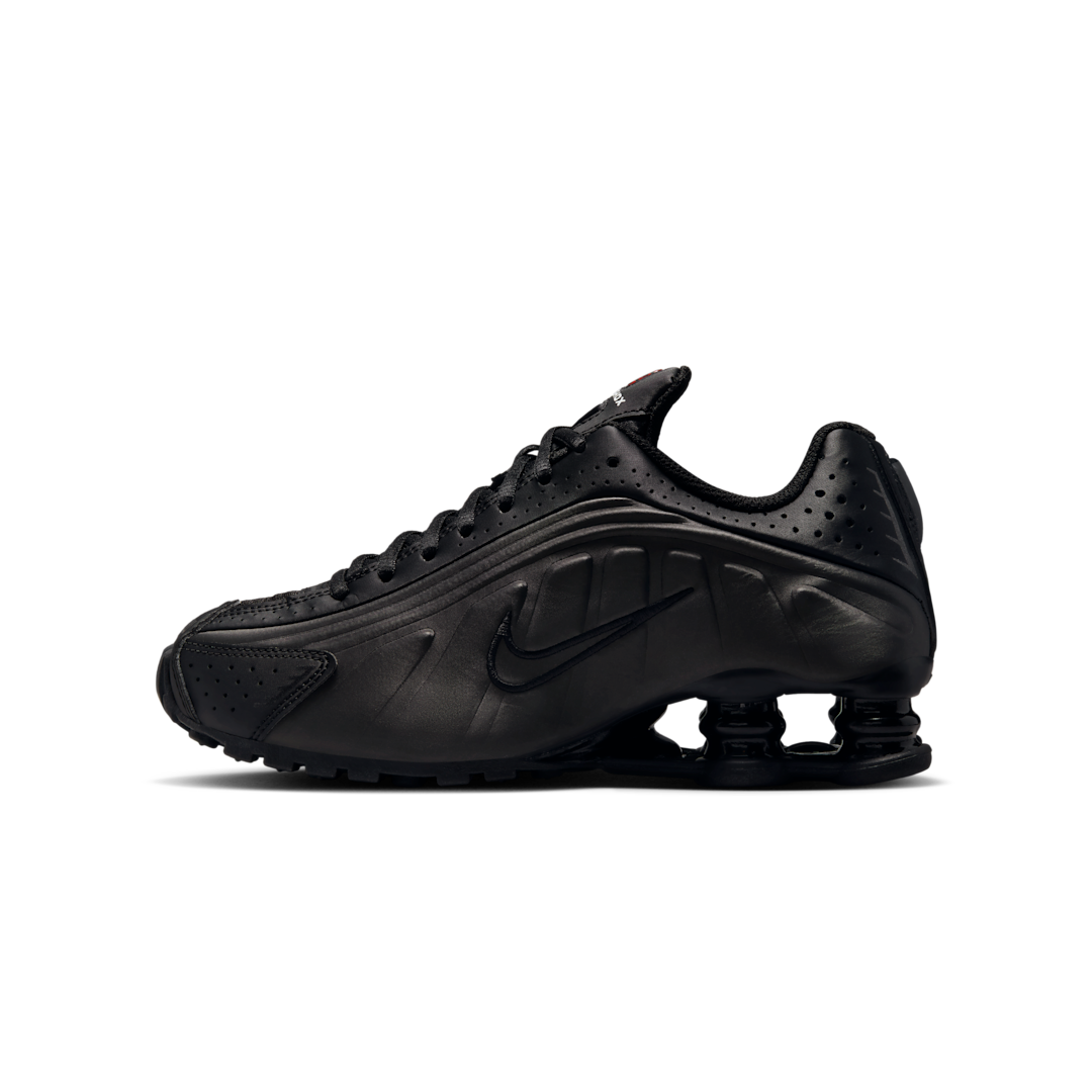 Overkicks - Nike Shox R4 Black Bright Crimson (GS) (CW2626-003) - vista lateral