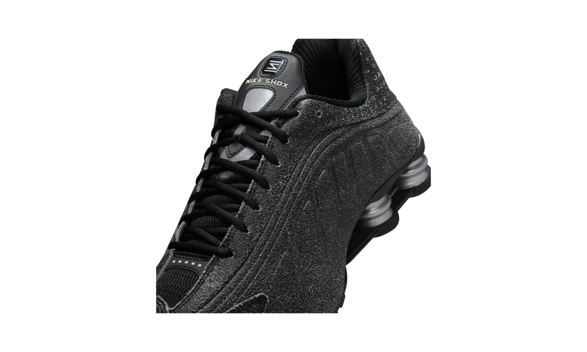 Overkicks - Nike Shox R4 Black Distressed Leather (IO4544-002) - detalle lateral interior