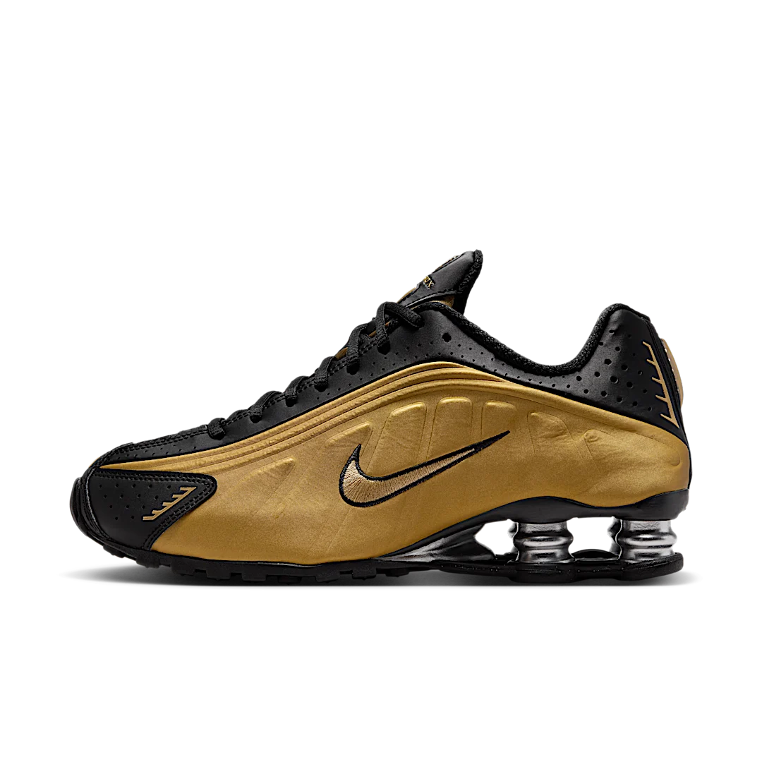 Overkicks - Nike Shox R4 Black Metallic Gold (Womens) (AR3565-005) - vista lateral