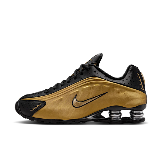 Overkicks - Nike Shox R4 Black Metallic Gold (Womens) (AR3565-005) - vista lateral