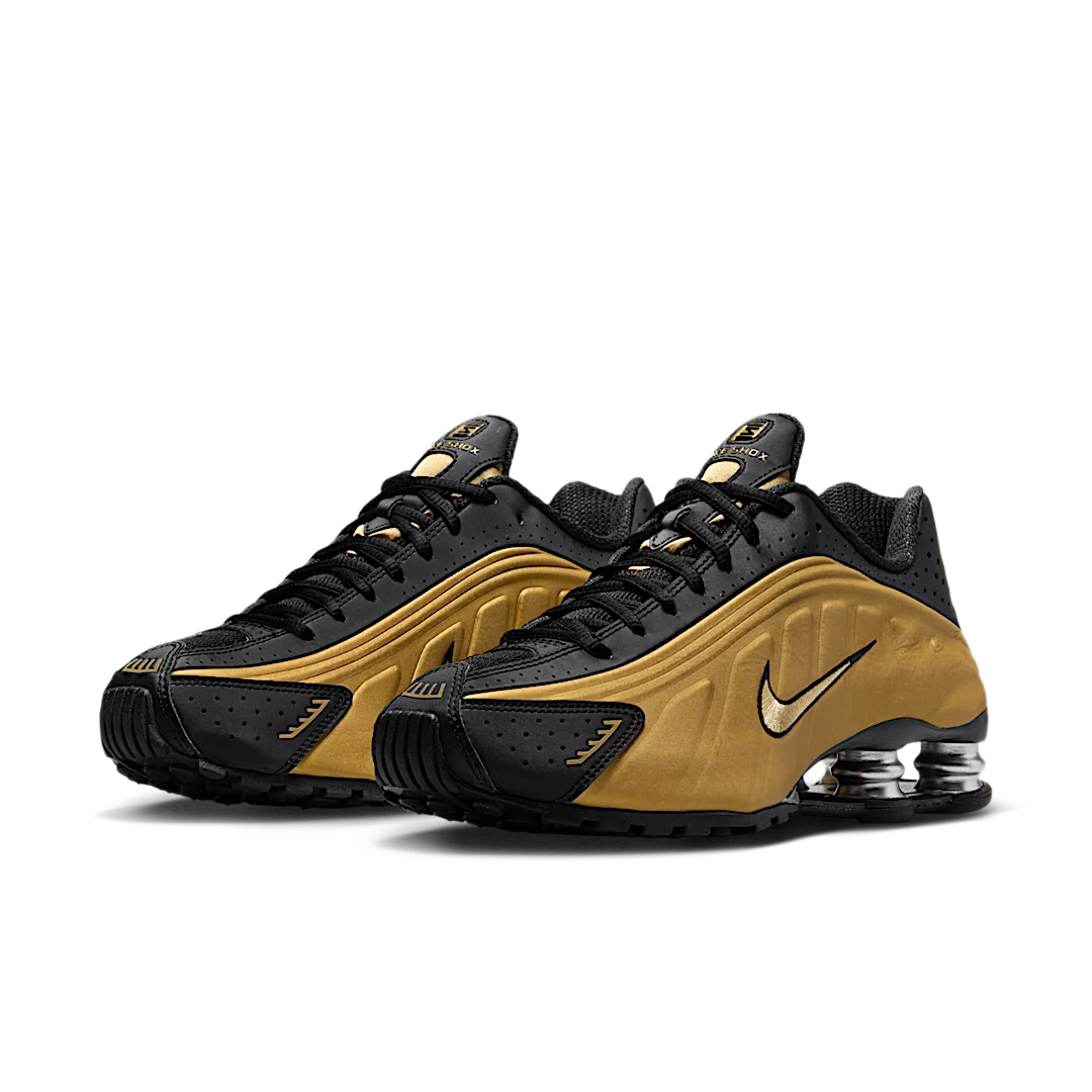 Overkicks - Nike Shox R4 Black Metallic Gold (Womens) (AR3565-005) - vista trasera