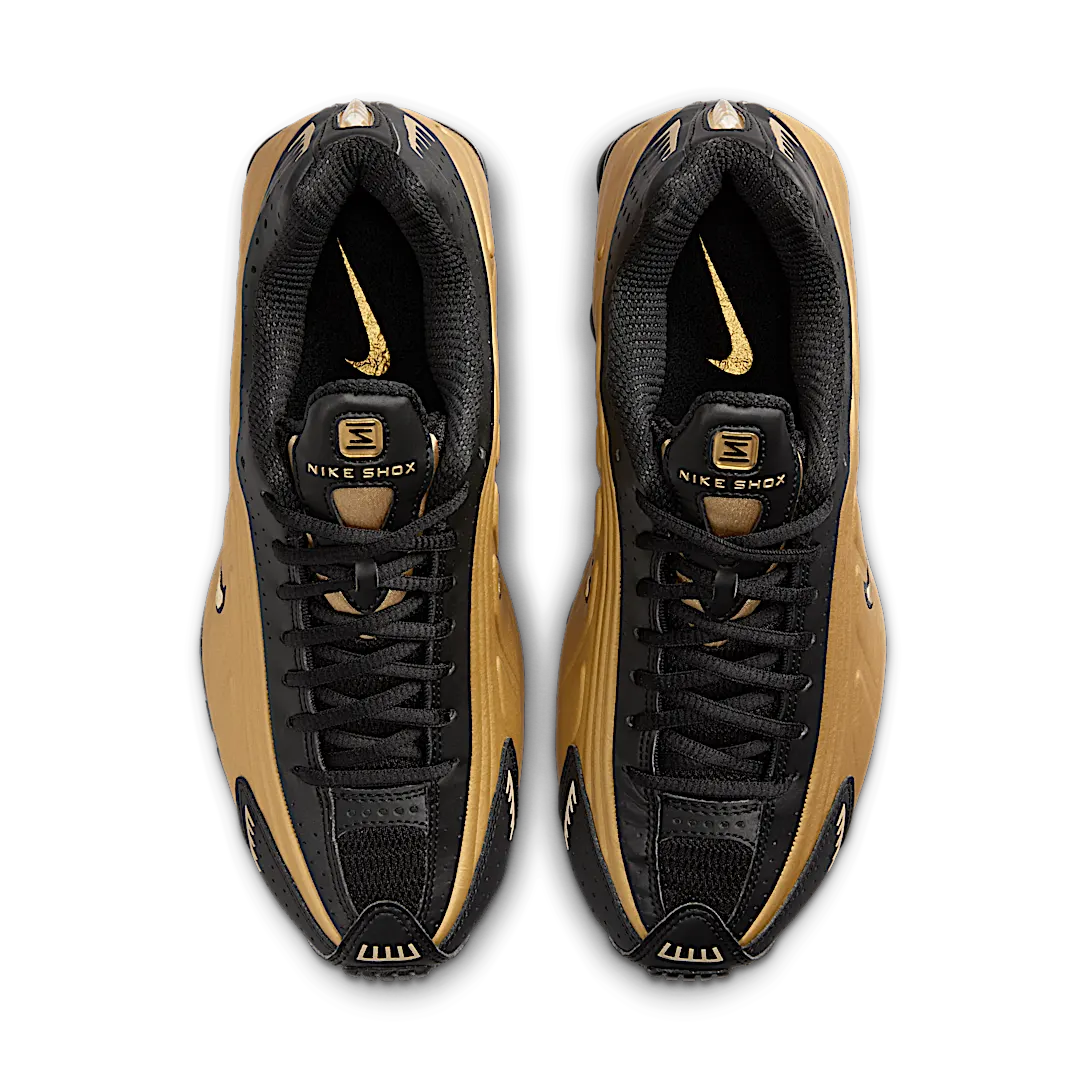 Overkicks - Nike Shox R4 Black Metallic Gold (Womens) (AR3565-005) - par completo