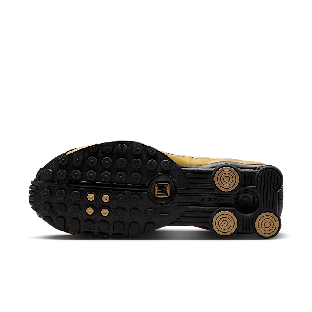 Overkicks - Nike Shox R4 Black Metallic Gold (Womens) (AR3565-005) - detalle suela