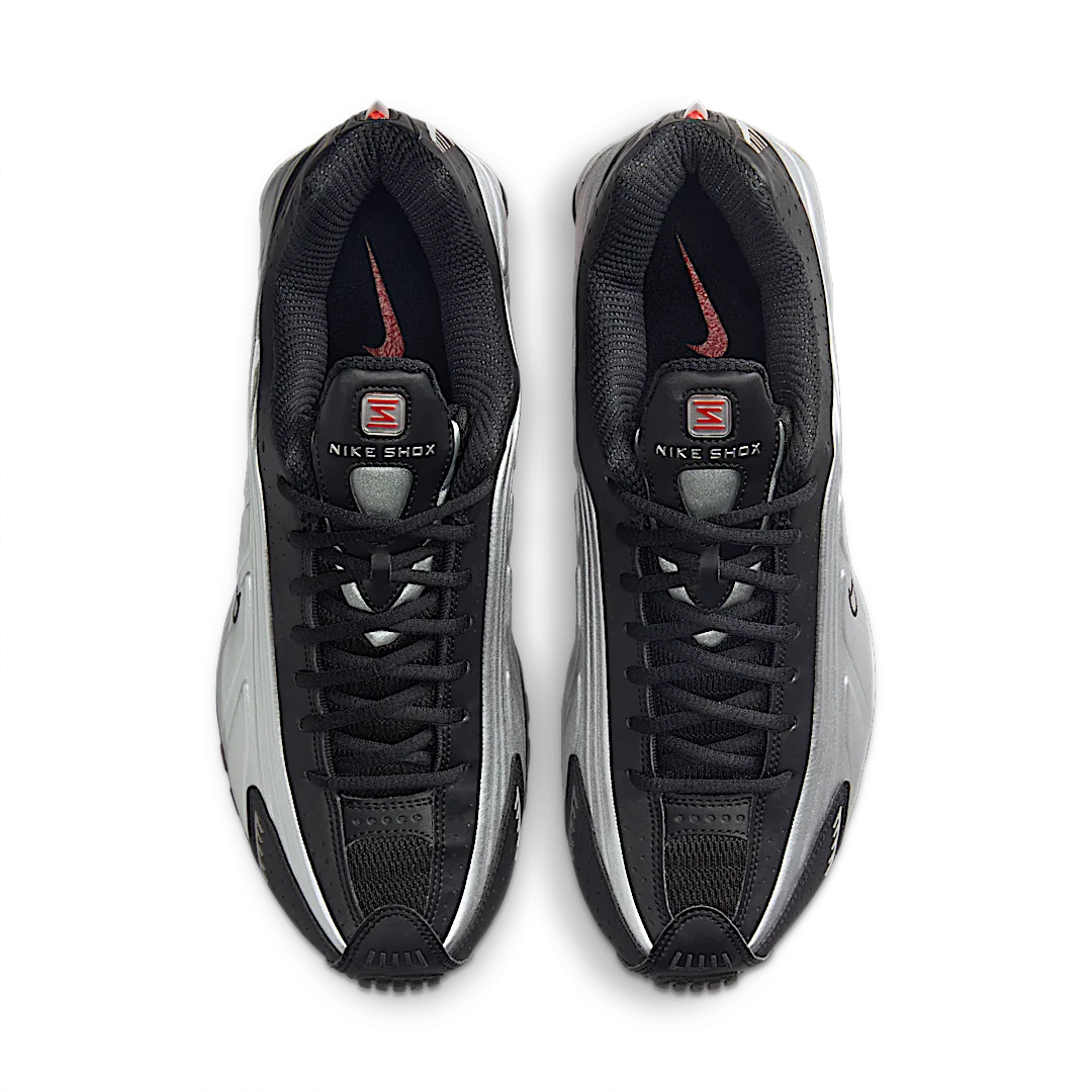 Overkicks - Nike Shox R4 Black Metallic Silver (2025) (HQ1988-002) - par completo