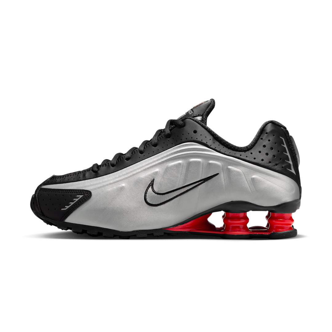Overkicks - Nike Shox R4 Black Metallic Silver (2025) (Womens) (AR3565-011) - vista lateral