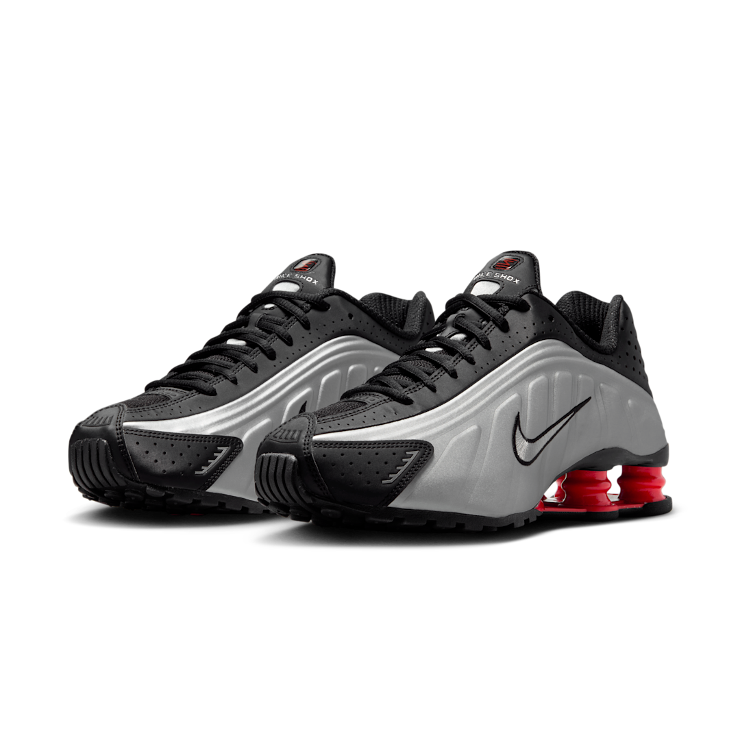 Overkicks - Nike Shox R4 Black Metallic Silver (2025) (Womens) (AR3565-011) - vista trasera