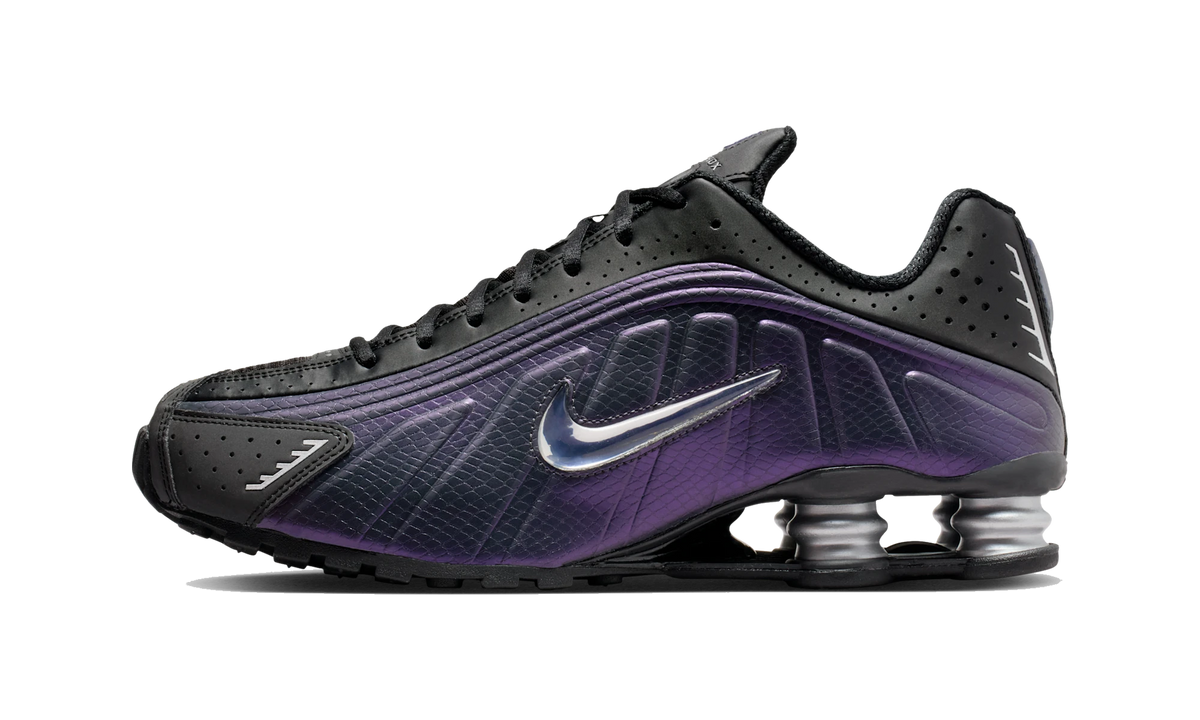 Overkicks - Nike Shox R4 Black Metallic Silver Purple Dynasty (IO4546-002) - vista lateral