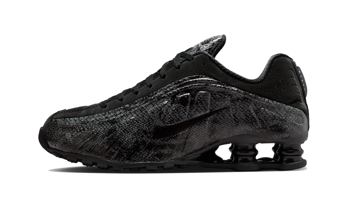 Overkicks - Nike Shox R4 Black Snakeskin (IM6050-001) - vista lateral